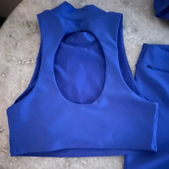 Alo Yoga Airlift Set - Picture 6 of 15